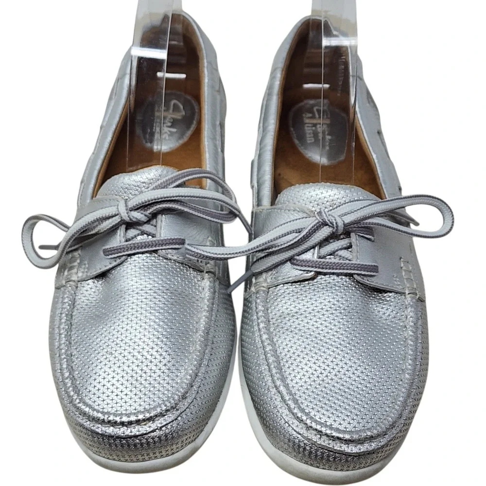 Clarks Boat Shoe 7.5 Wom Cliffrose Silver Metallic Perforated Leather ExtraLight